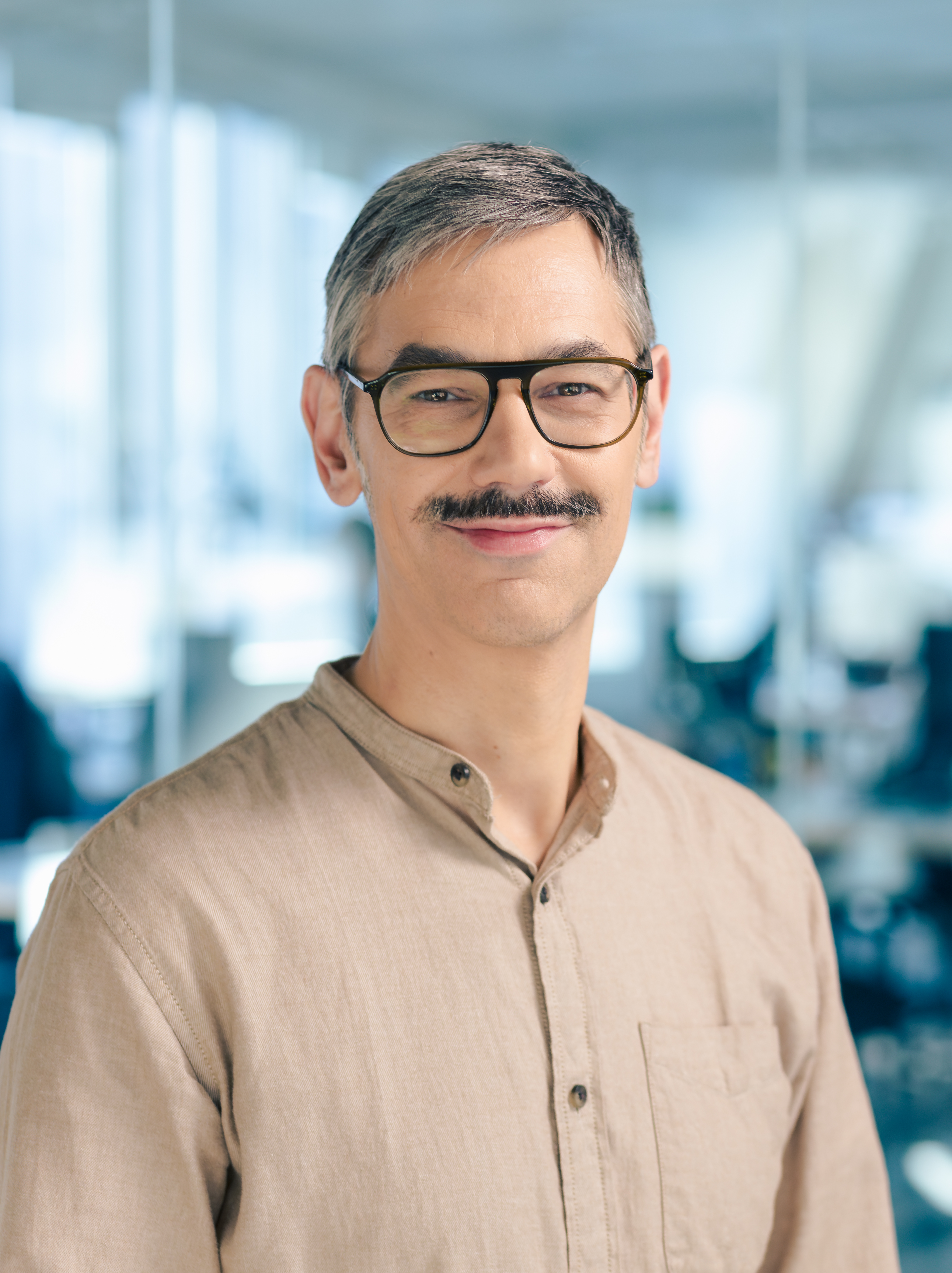 Portrait picture of the author Christian Müller