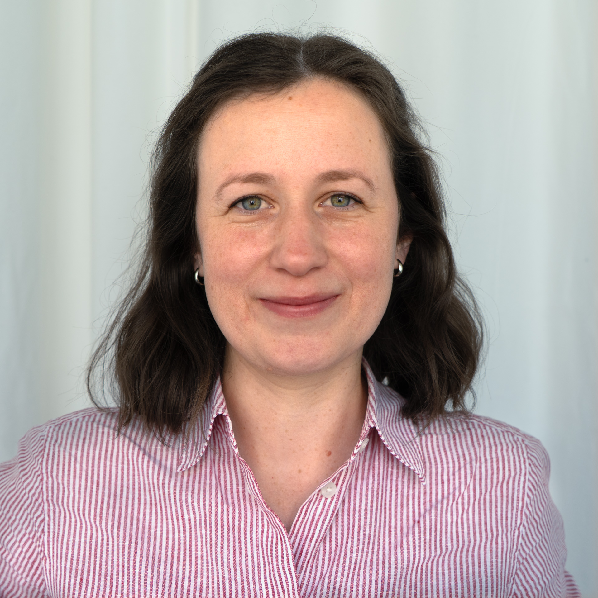 Portrait picture of the author Anna Bezerra