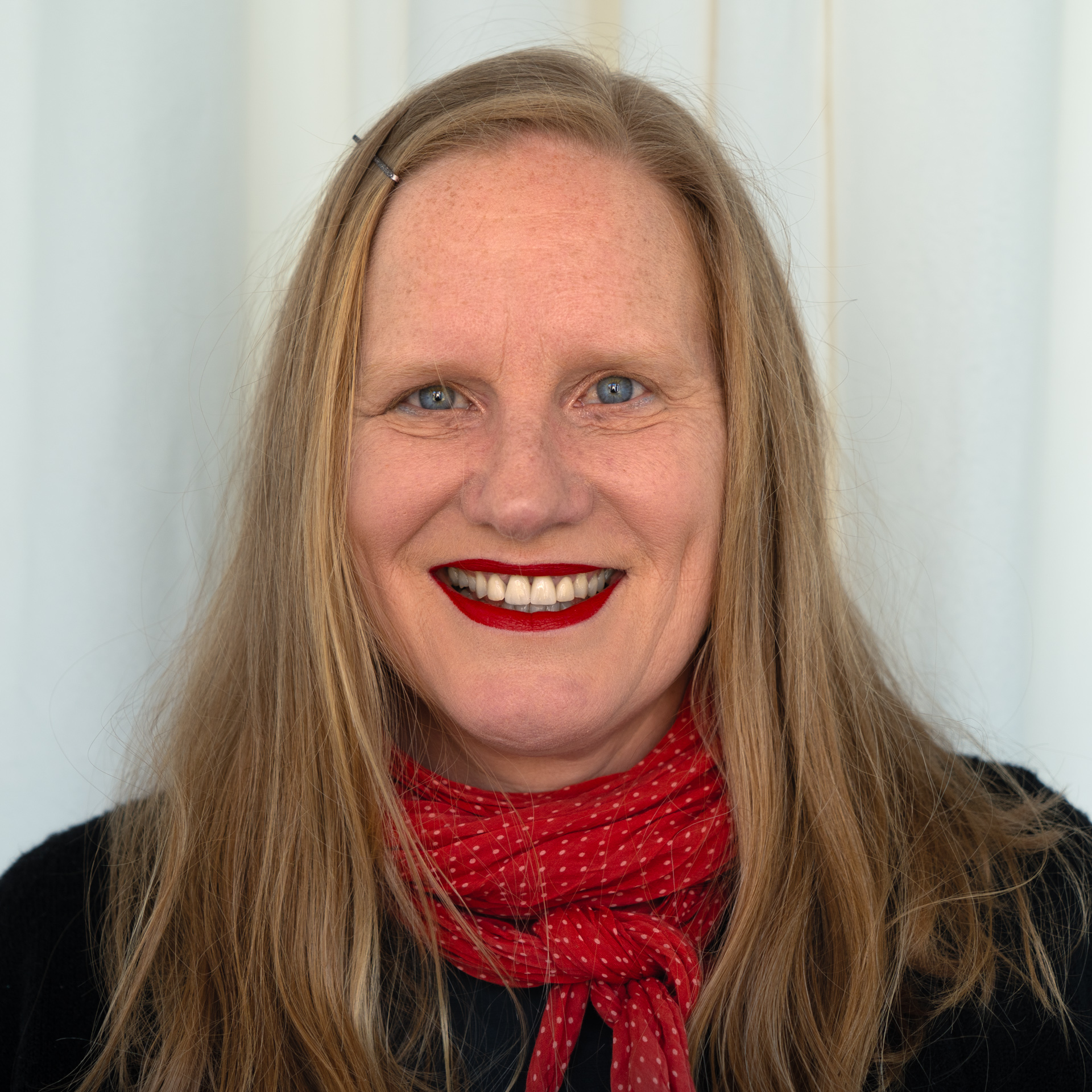 Portrait picture of the author Kirstin Schütz