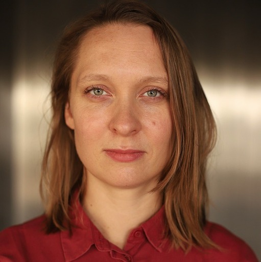 Portrait picture of the author Franziska Zeiner