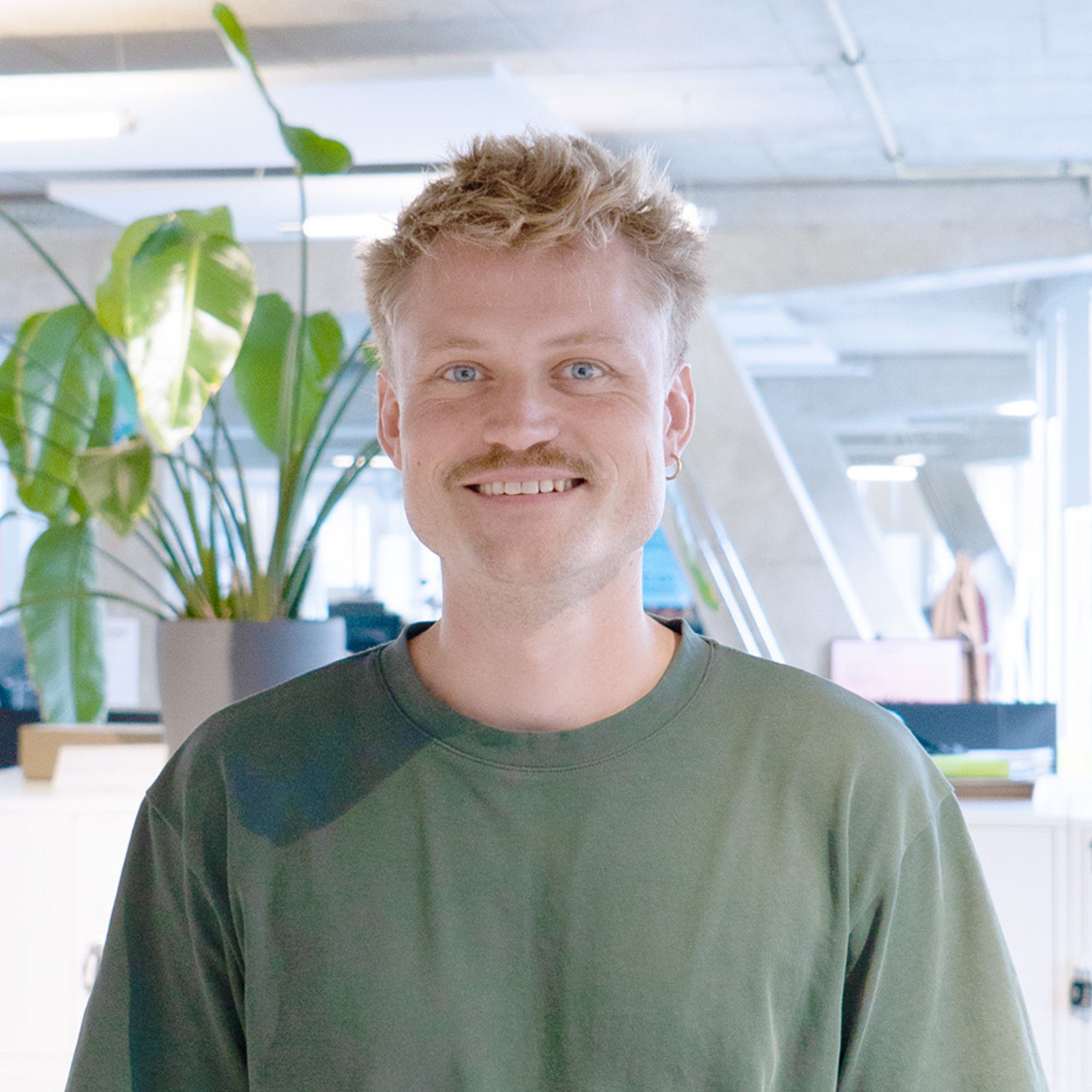 Portrait picture of the author Malte Bär