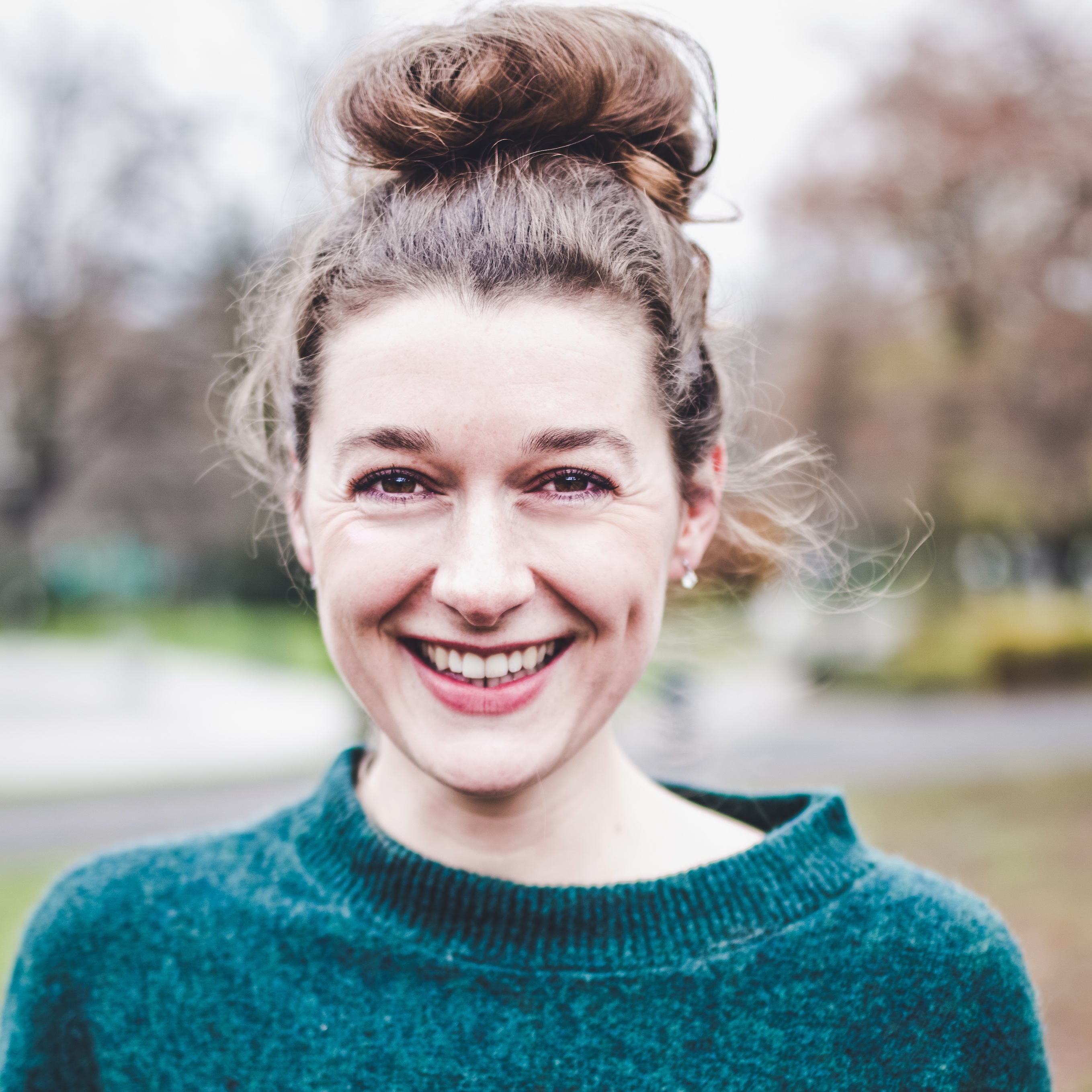 Portrait picture of the author Theresa Mylord