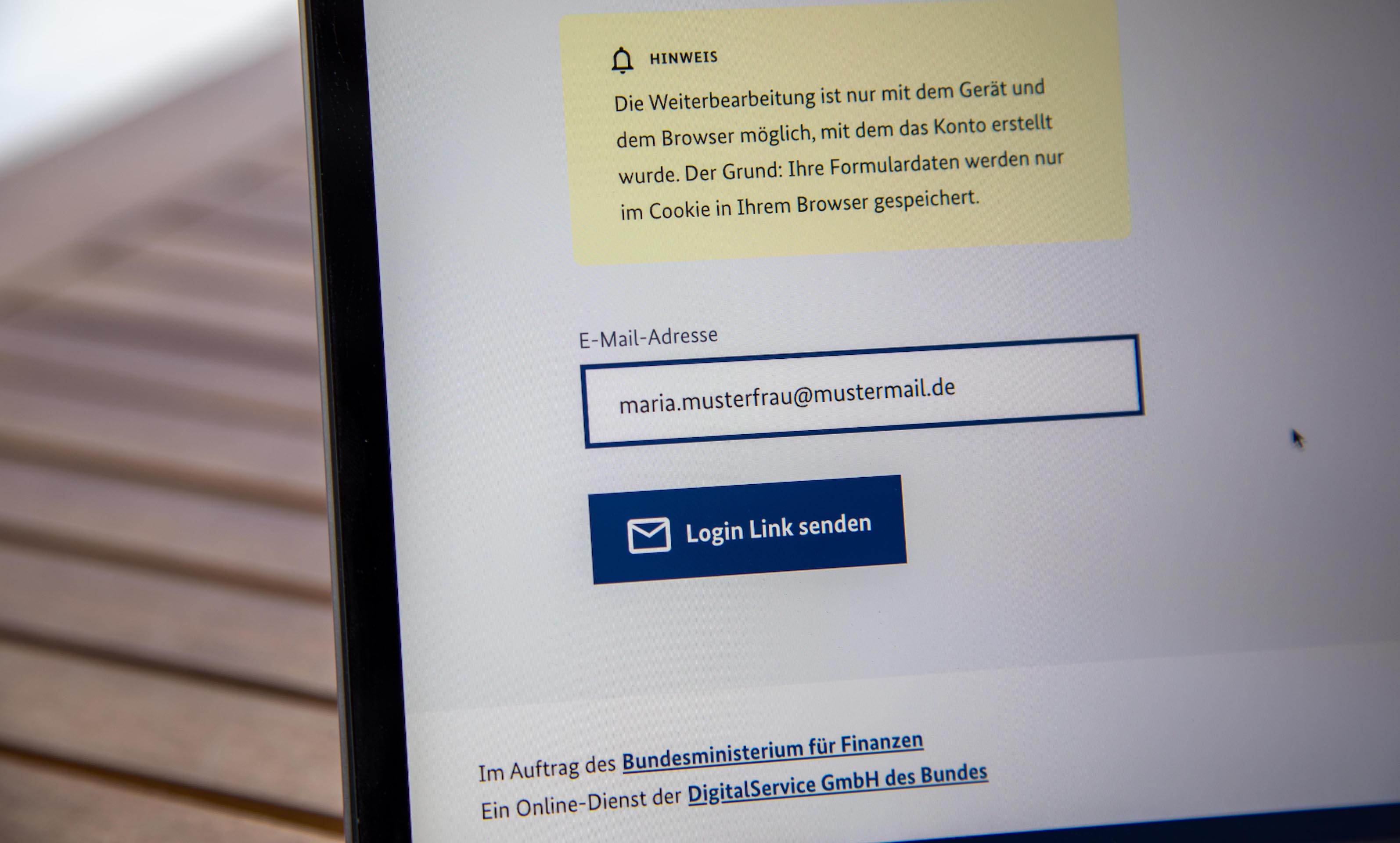 There is an additional notice inserted on the web page to ensure the correct use of Magic Links.