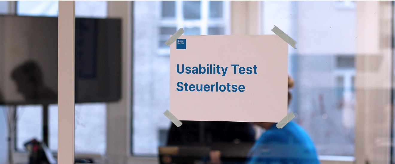 In a meeting room at the DigitalService office a usability testing for our project „tax guide for prensions