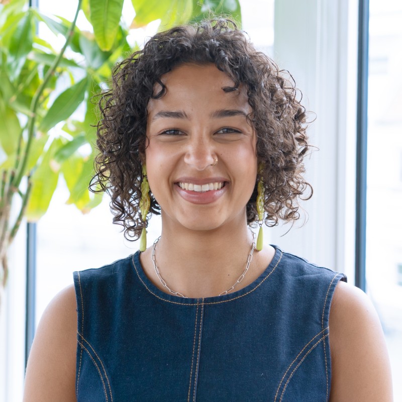 Porträtfoto von Zoé Kimbwaka
