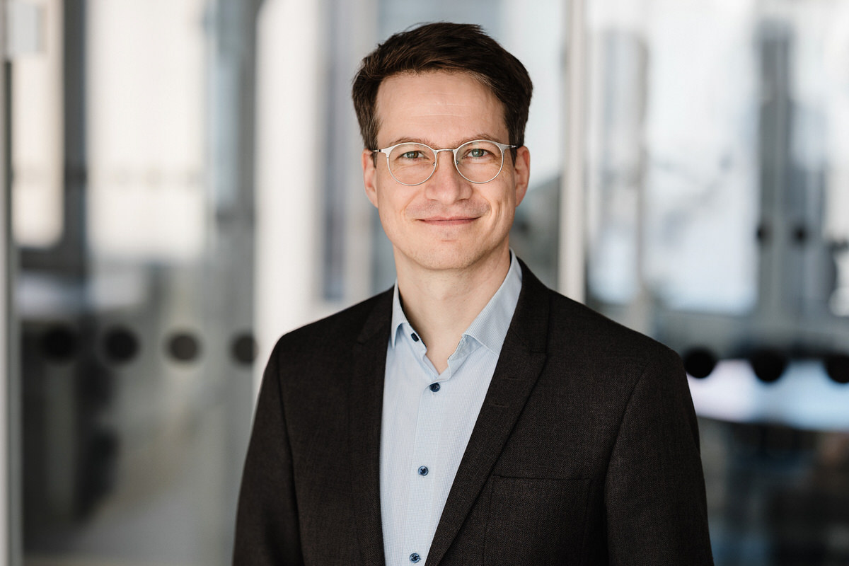 Porträtbild von Hannes Kühn