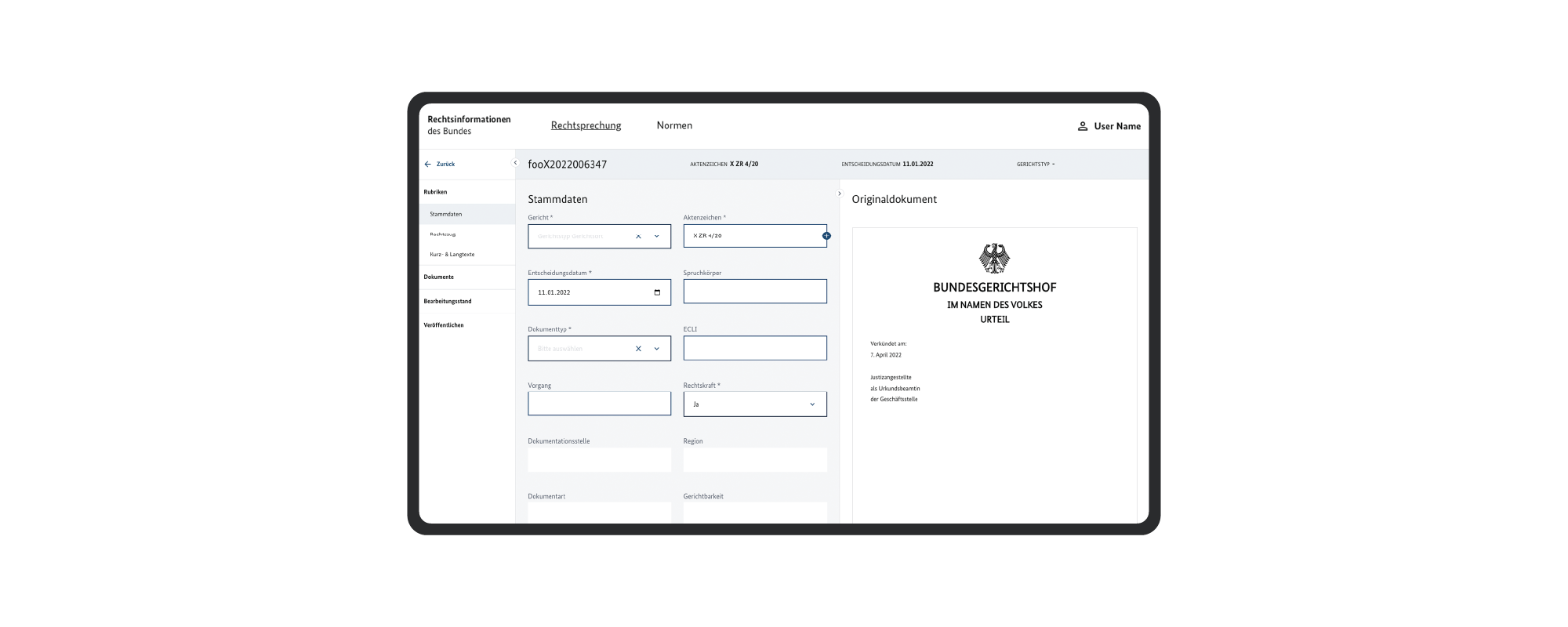 Ein Mockup des Rechtsinformationssystems NeuRIS auf einem Tablet. Auf der zu sehenden Seite werden Stammdaten (Aktenzeichen, Daten und Dokumententyp etc.) eines Urteils abgefragt. Auf der rechten Seite wird eine Vorschau des Originalokumentes gezeigt. Links sind als Überblick alle Schritte des Services zu sehen.